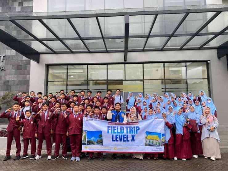 Belajar Di Luar Kelas: Serunya Fieldtrip SMA ABBS Sukoharjo ke Univeritas Islam Indonesia