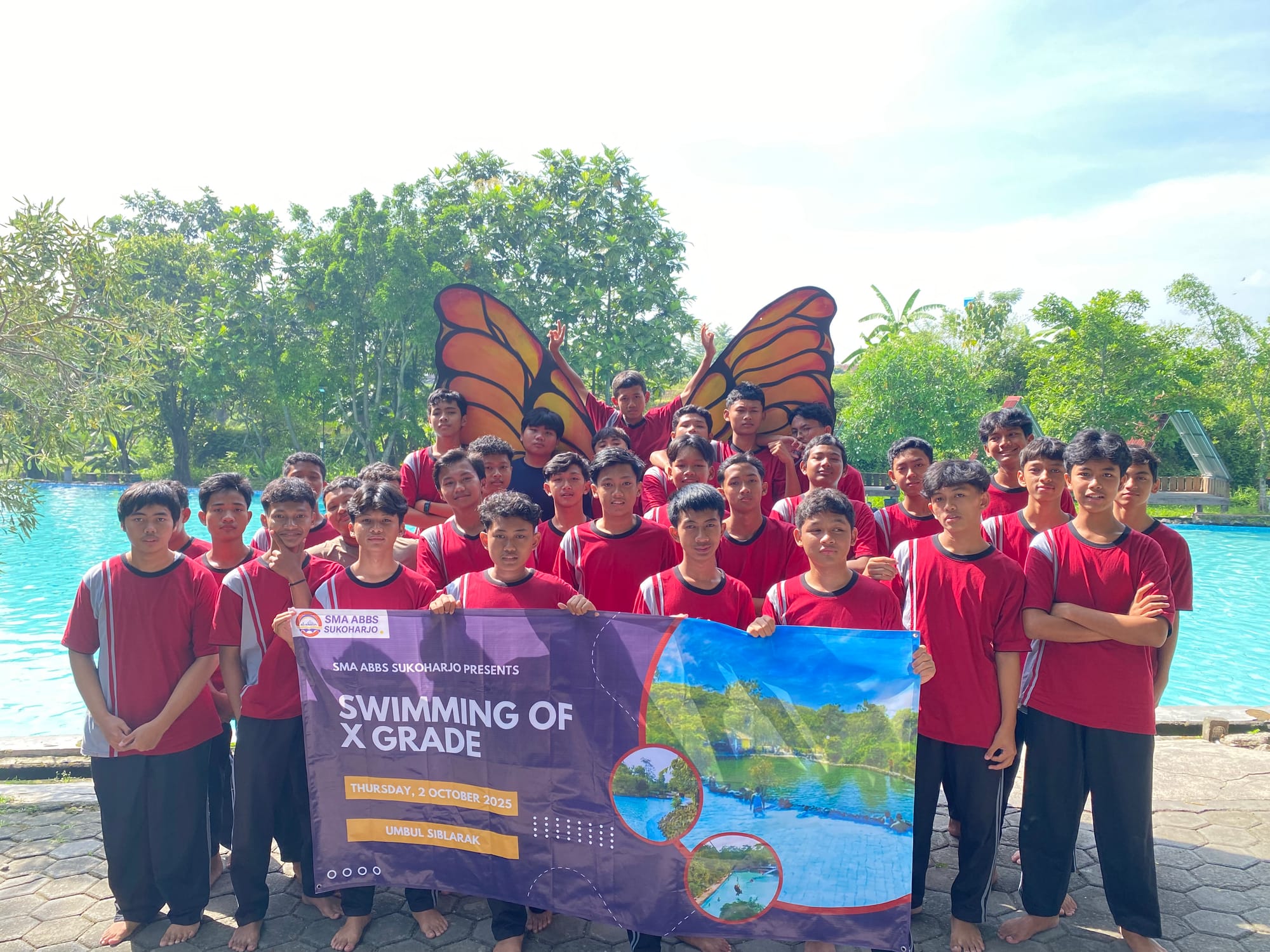 Belajar Sehat dan Kompak: Siswa Kelas X SMA ABBS Sukoharjo Nikmati Kegiatan Renang dan Leadership Games